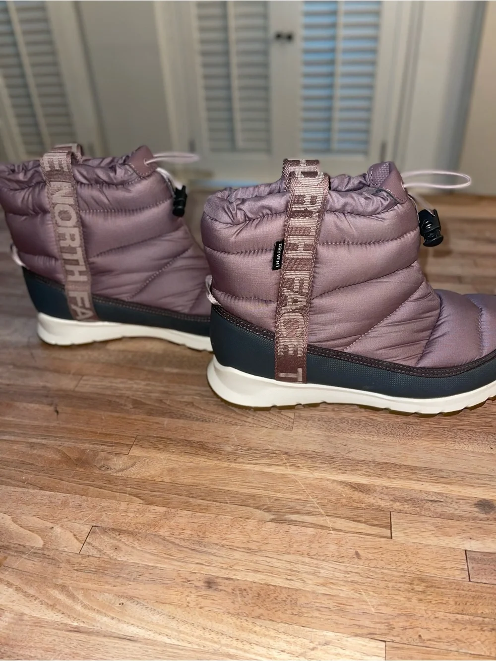The North Face ThermoBall Pull-On Waterproof Insulated Women’s Boots Size 7